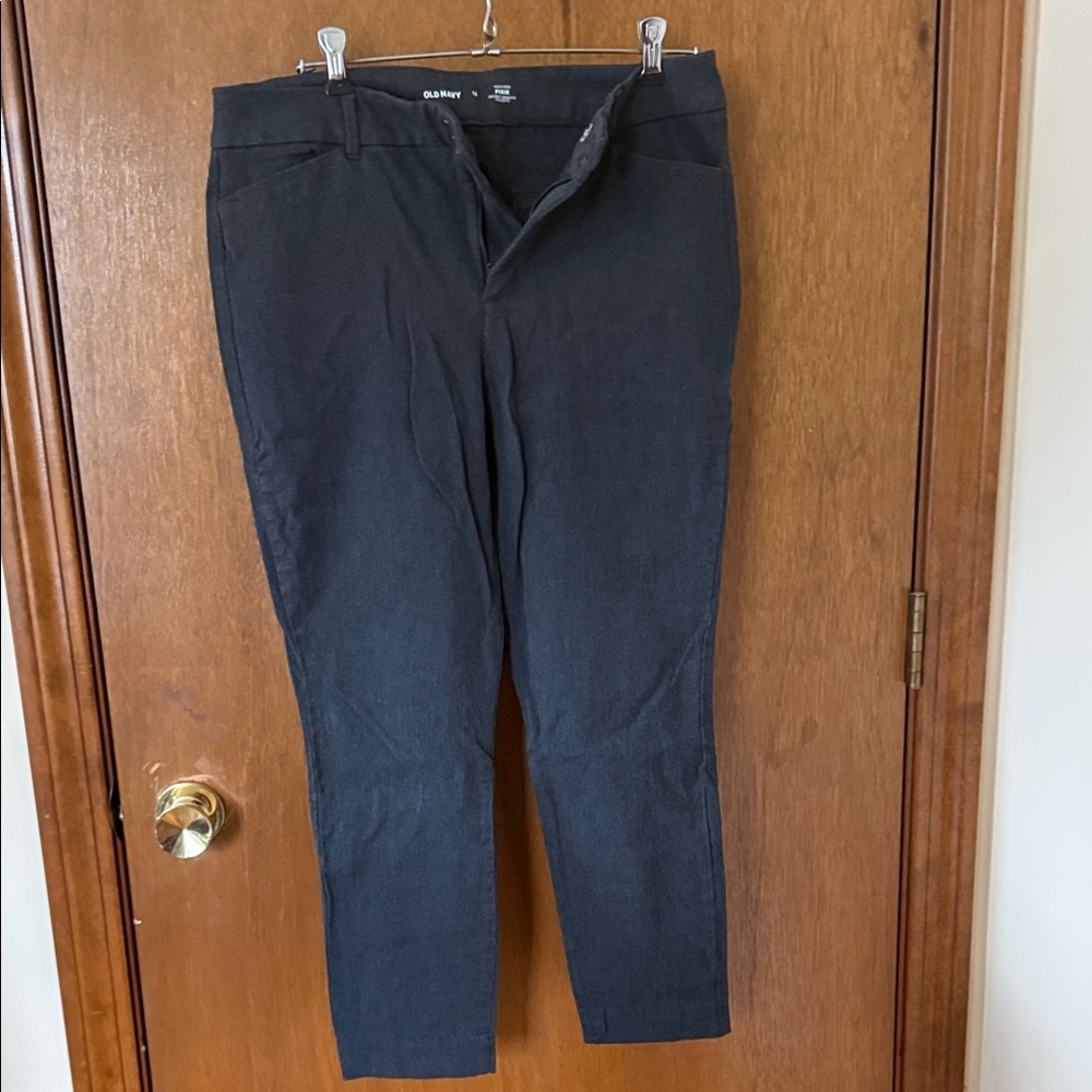 Old Navy Black High-Rise Tapered Pixie Pants